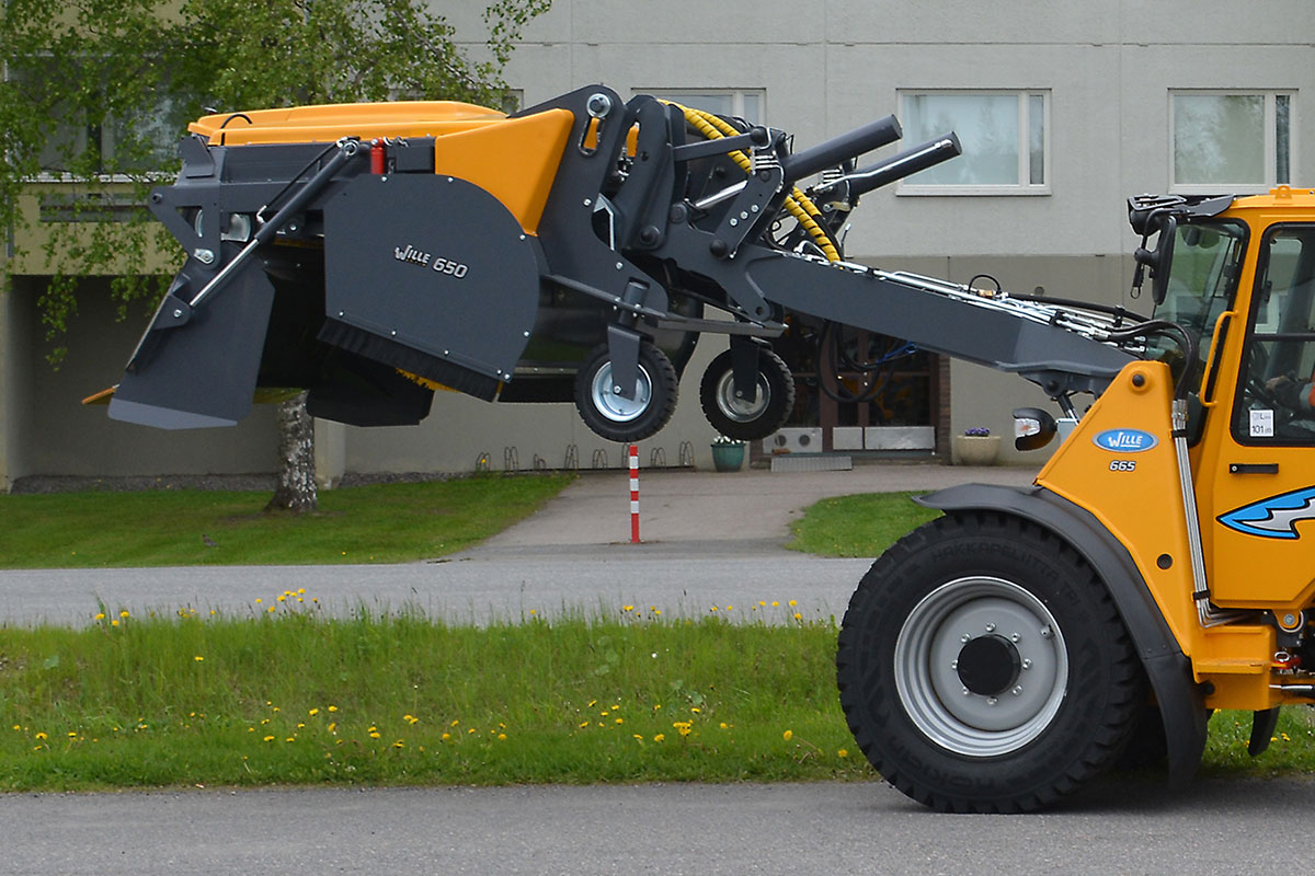 HELVE MUNICIPAL – collectingsweeper650_w665_emptying_the_sweeper